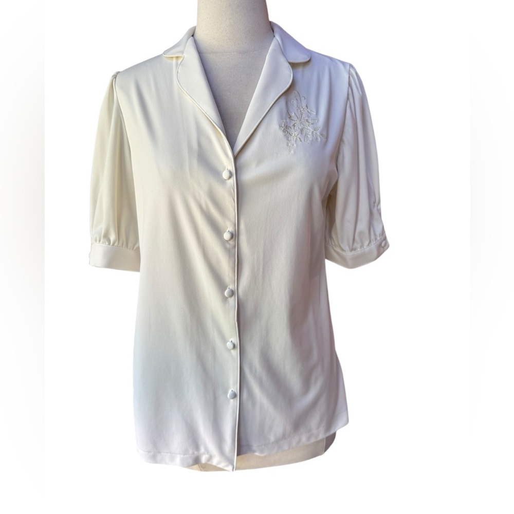 1970s MW Ivory 100% Polyester Upper Left Chest Floral Embroidered Button Down Bl